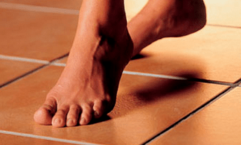 hodanje bosonog kao uzrok pojave gljivica na koži stopala